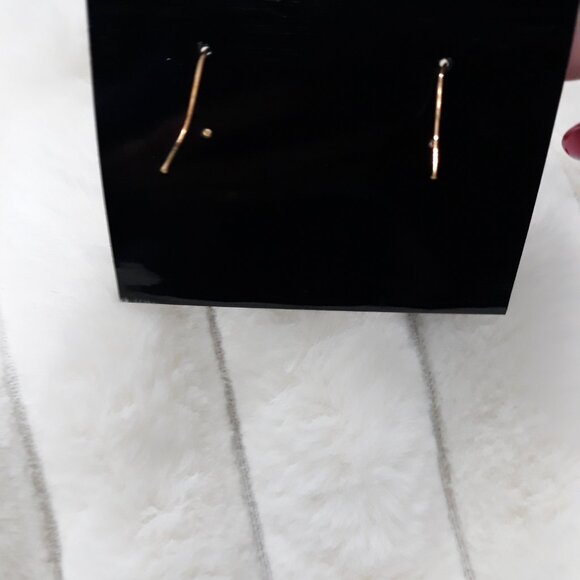 Lightweight Party Glittery Earrings - Picture 3 of 3